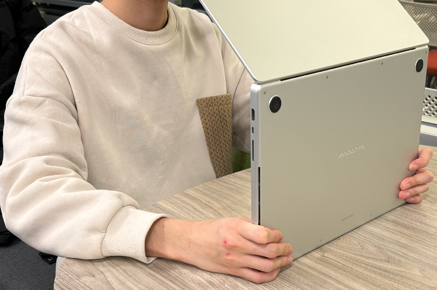 The back side of how to hold the mac